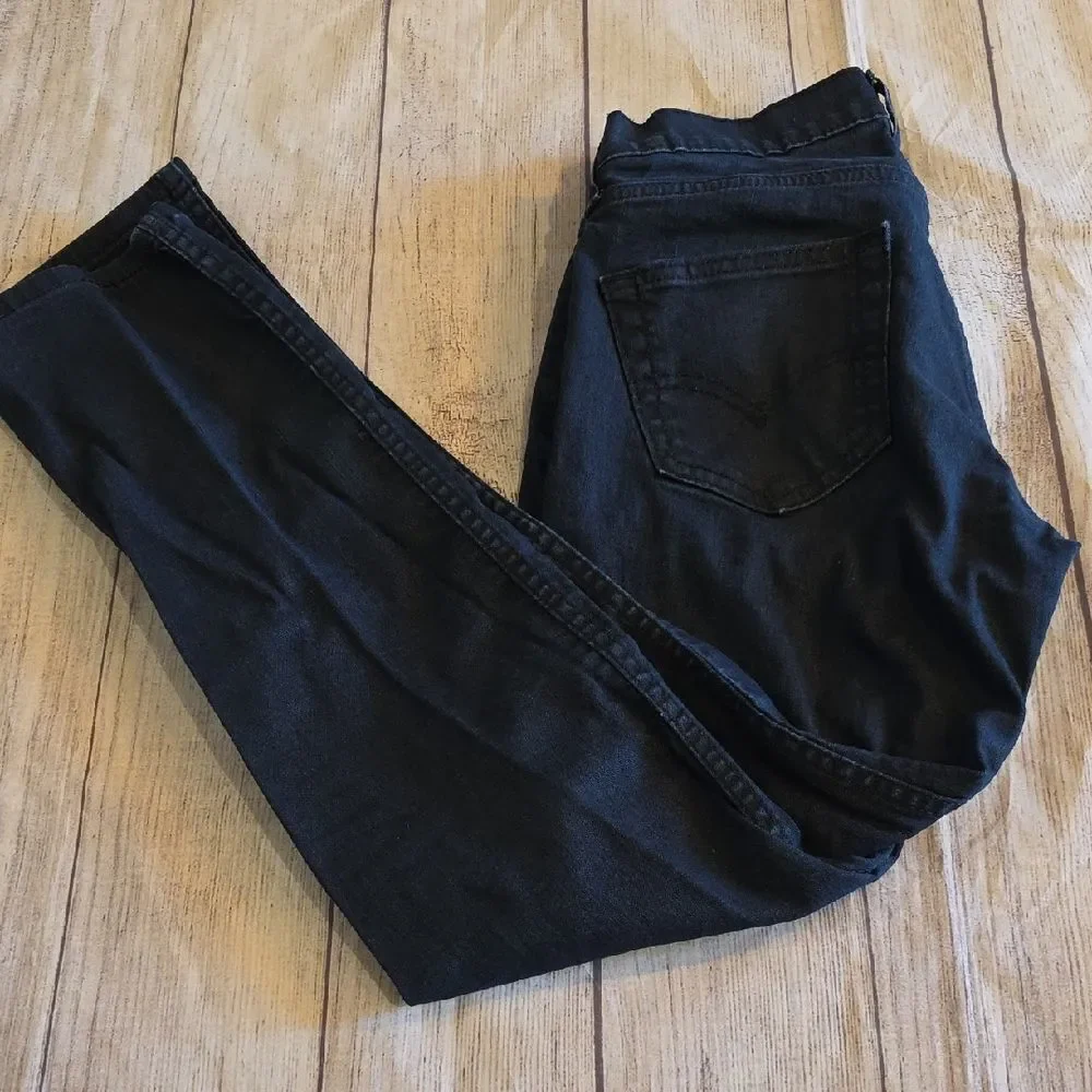 Black Skinny Jeans with Sleek Fit